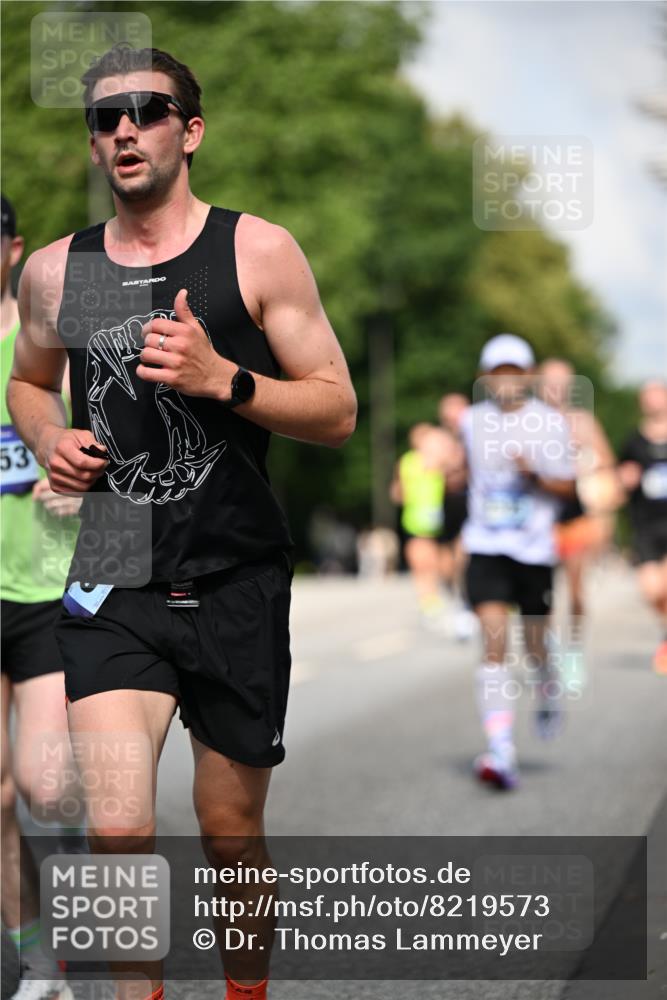 29.06.2025 - hella hamburg halbmarathon Dr. Thomas Lammeyer http://msf.ph/oto/8219573 29.06.2025 09:49:31 Kennedybrücke 2525, 3809, 3843, 3955, 4463, 4812, 5042, 6169, 6495, 7055, 7845, 8784, 8956, 9345, 10298, 10453, 10929, 11199 meine-sportfotos.de