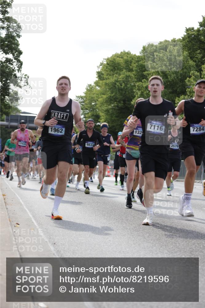 29.06.2025 - hella hamburg halbmarathon Jannik Wohlers http://msf.ph/oto/8219596 29.06.2025 09:50:36 Lombardsbrücke 1256, 1441, 1677, 1962, 2546, 2579, 3056, 3947, 4888, 4889, 4893, 5026, 5087, 5275, 5387, 5506, 5752, 5916, 6429, 6639, 6686, 6687, 7110, 7116, 7284, 7635, 8091, 8122, 8574, 8966, 9380, 9833, 10193, 10415, 10469, 11284, 11922, 12434, 12808, 12915, 13268, 13897, 14274, 14484, 14555, 14811, 14924, 15297, 15372, 15556, 15866, 15873, 16224, 16295, 16599, 16689, 17245, 18045, 18055, 18192, 18442, 18559, 18650 meine-sportfotos.de