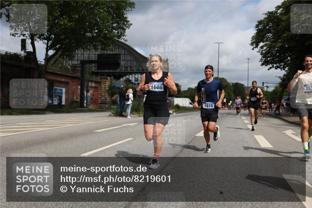 29.06.2025 - hella hamburg halbmarathon Yannick Fuchs http://msf.ph/oto/8219601 29.06.2025 10:33:01 20KM 1042, 1615, 1688, 1710, 2262, 2296, 2745, 2849, 3014, 3431, 3530, 4148, 5091, 5248, 6095, 6684, 7110, 7229, 8002, 8091, 11049, 11379, 12915, 13755, 14688, 14992, 16075, 17154, 17623, 17722, 18529, 18584, 18761 meine-sportfotos.de