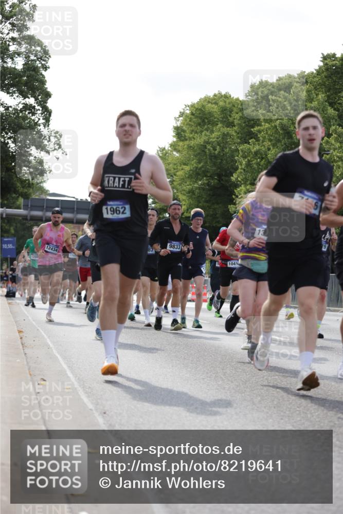 29.06.2025 - hella hamburg halbmarathon Jannik Wohlers http://msf.ph/oto/8219641 29.06.2025 09:50:36 Lombardsbrücke 1256, 1441, 1677, 1962, 2546, 2579, 3056, 3947, 4888, 4889, 4893, 5026, 5087, 5275, 5387, 5506, 5752, 5916, 6429, 6639, 6686, 6687, 7110, 7116, 7284, 7635, 8091, 8122, 8574, 8966, 9380, 9833, 10193, 10415, 10469, 11284, 11922, 12434, 12808, 12915, 13268, 13897, 14274, 14484, 14555, 14811, 14924, 15297, 15372, 15556, 15866, 15873, 16224, 16295, 16599, 16689, 17245, 18045, 18055, 18192, 18442, 18559, 18650 meine-sportfotos.de