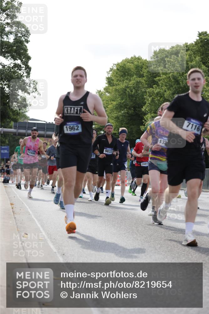29.06.2025 - hella hamburg halbmarathon Jannik Wohlers http://msf.ph/oto/8219654 29.06.2025 09:50:36 Lombardsbrücke 1256, 1441, 1677, 1962, 2546, 2579, 3056, 3947, 4888, 4889, 4893, 5026, 5087, 5275, 5387, 5506, 5752, 5916, 6429, 6639, 6686, 6687, 7110, 7116, 7284, 7635, 8091, 8122, 8574, 8966, 9380, 9833, 10193, 10415, 10469, 11284, 11922, 12434, 12808, 12915, 13268, 13897, 14274, 14484, 14555, 14811, 14924, 15297, 15372, 15556, 15866, 15873, 16224, 16295, 16599, 16689, 17245, 18045, 18055, 18192, 18442, 18559, 18650 meine-sportfotos.de