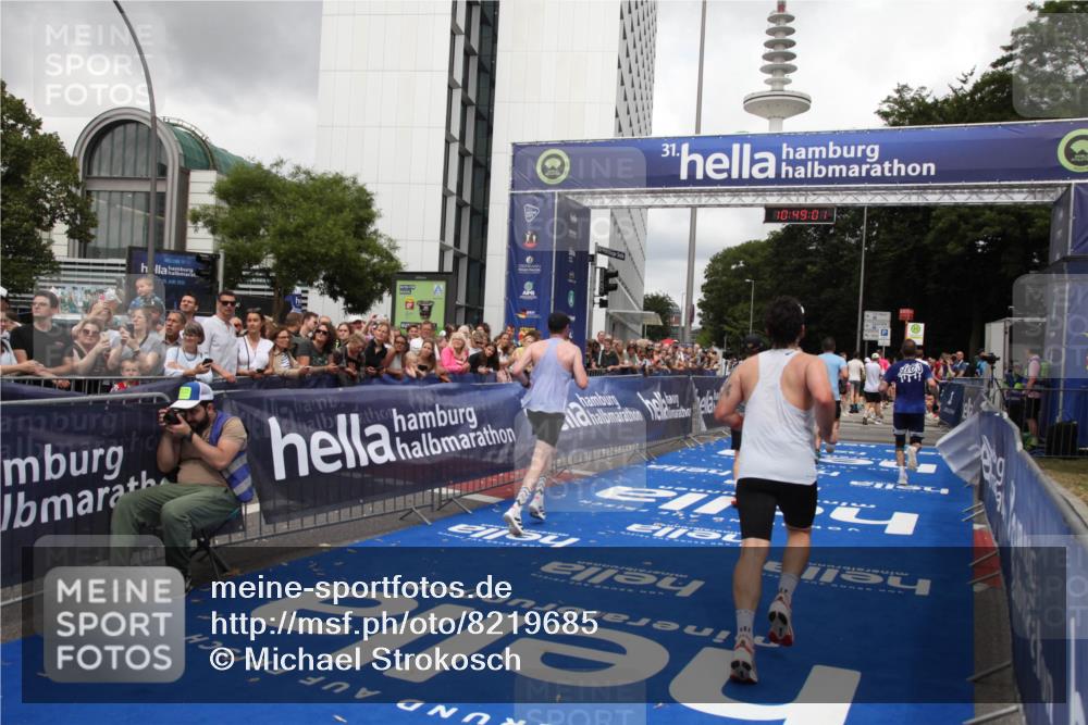 29.06.2025 - hella hamburg halbmarathon Michael Strokosch http://msf.ph/oto/8219685 29.06.2025 10:48:59 Ziel 1381, 1452, 2260, 3213, 3985, 7067, 8889, 9661, 12421, 12534, 13009, 13183, 13976, 15309, 18873 meine-sportfotos.de