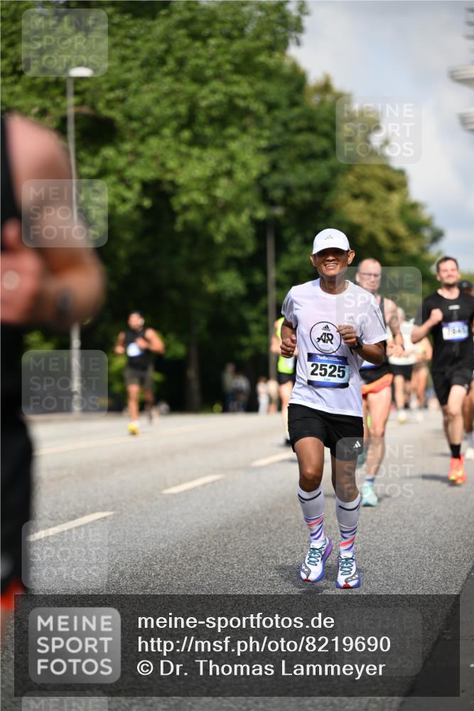 29.06.2025 - hella hamburg halbmarathon Dr. Thomas Lammeyer http://msf.ph/oto/8219690 29.06.2025 09:49:32 Kennedybrücke 2525, 3809, 3843, 3955, 4812, 5042, 6169, 6495, 7055, 7845, 8784, 8956, 9345, 10298, 10453, 10929, 11199 meine-sportfotos.de