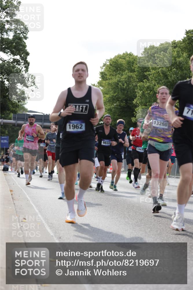 29.06.2025 - hella hamburg halbmarathon Jannik Wohlers http://msf.ph/oto/8219697 29.06.2025 09:50:37 Lombardsbrücke 1256, 1441, 1677, 1962, 2546, 2579, 3056, 3947, 4888, 4889, 4893, 5026, 5087, 5275, 5387, 5506, 6429, 6639, 7110, 7116, 7284, 7635, 8091, 8122, 8319, 8574, 8966, 9380, 9833, 10193, 10415, 10469, 11922, 12434, 12808, 12915, 13268, 13897, 14274, 14484, 14811, 14924, 15372, 15556, 15866, 15873, 16224, 16295, 16599, 16689, 17245, 17668, 18045, 18055, 18192, 18274, 18442, 18559, 18650 meine-sportfotos.de