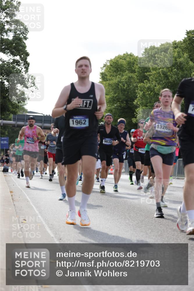 29.06.2025 - hella hamburg halbmarathon Jannik Wohlers http://msf.ph/oto/8219703 29.06.2025 09:50:37 Lombardsbrücke 1256, 1441, 1677, 1962, 2546, 2579, 3056, 3947, 4888, 4889, 4893, 5026, 5087, 5275, 5387, 5506, 6429, 6639, 7110, 7116, 7284, 7635, 8091, 8122, 8319, 8574, 8966, 9380, 9833, 10193, 10415, 10469, 11922, 12434, 12808, 12915, 13268, 13897, 14274, 14484, 14811, 14924, 15372, 15556, 15866, 15873, 16224, 16295, 16599, 16689, 17245, 17668, 18045, 18055, 18192, 18274, 18442, 18559, 18650 meine-sportfotos.de