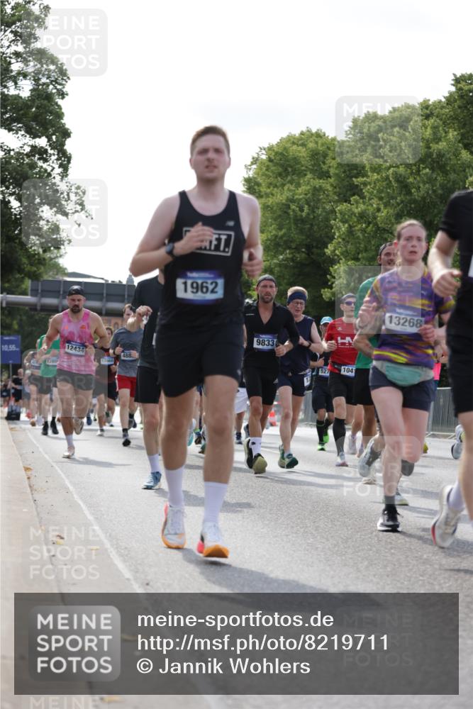 29.06.2025 - hella hamburg halbmarathon Jannik Wohlers http://msf.ph/oto/8219711 29.06.2025 09:50:37 Lombardsbrücke 1256, 1441, 1677, 1962, 2546, 2579, 3056, 3947, 4888, 4889, 4893, 5026, 5087, 5275, 5387, 5506, 6429, 6639, 7110, 7116, 7284, 7635, 8091, 8122, 8319, 8574, 8966, 9380, 9833, 10193, 10415, 10469, 11922, 12434, 12808, 12915, 13268, 13897, 14274, 14484, 14811, 14924, 15372, 15556, 15866, 15873, 16224, 16295, 16599, 16689, 17245, 17668, 18045, 18055, 18192, 18274, 18442, 18559, 18650 meine-sportfotos.de