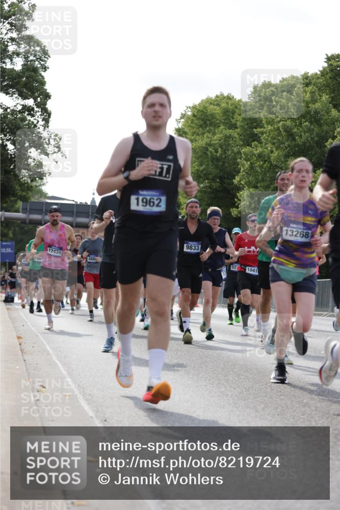 29.06.2025 - hella hamburg halbmarathon Jannik Wohlers http://msf.ph/oto/8219724 29.06.2025 09:50:37 Lombardsbrücke 1256, 1441, 1677, 1962, 2546, 2579, 3056, 3947, 4888, 4889, 4893, 5026, 5087, 5275, 5387, 5506, 6429, 6639, 7110, 7116, 7284, 7635, 8091, 8122, 8319, 8574, 8966, 9380, 9833, 10193, 10415, 10469, 11922, 12434, 12808, 12915, 13268, 13897, 14274, 14484, 14811, 14924, 15372, 15556, 15866, 15873, 16224, 16295, 16599, 16689, 17245, 17668, 18045, 18055, 18192, 18274, 18442, 18559, 18650 meine-sportfotos.de