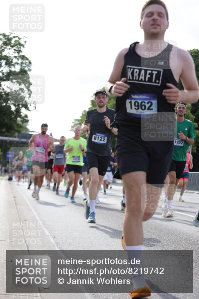 29.06.2025 - hella hamburg halbmarathon Jannik Wohlers http://msf.ph/oto/8219742 29.06.2025 09:50:38 Lombardsbrücke 1256, 1441, 1677, 1962, 2546, 2579, 3056, 3947, 4888, 4889, 5026, 5087, 5275, 5387, 5506, 6429, 6593, 6639, 7110, 7116, 7284, 7635, 8091, 8122, 8319, 8574, 8966, 9371, 9380, 9755, 9833, 10193, 10415, 10469, 11922, 12153, 12434, 12808, 12915, 13268, 13525, 13897, 14274, 14484, 14811, 14924, 15372, 15556, 15866, 15873, 16224, 16295, 16689, 17245, 17668, 18045, 18055, 18192, 18274, 18442, 18559, 18650 meine-sportfotos.de