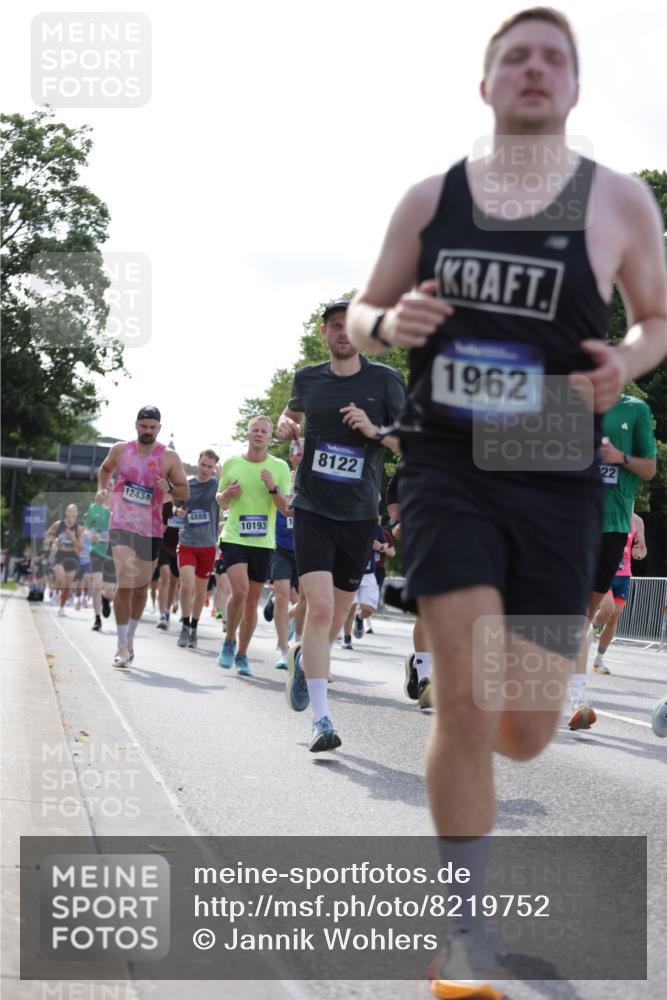 29.06.2025 - hella hamburg halbmarathon Jannik Wohlers http://msf.ph/oto/8219752 29.06.2025 09:50:38 Lombardsbrücke 1256, 1441, 1677, 1962, 2546, 2579, 3056, 3947, 4888, 4889, 5026, 5087, 5275, 5387, 5506, 6429, 6593, 6639, 7110, 7116, 7284, 7635, 8091, 8122, 8319, 8574, 8966, 9371, 9380, 9755, 9833, 10193, 10415, 10469, 11922, 12153, 12434, 12808, 12915, 13268, 13525, 13897, 14274, 14484, 14811, 14924, 15372, 15556, 15866, 15873, 16224, 16295, 16689, 17245, 17668, 18045, 18055, 18192, 18274, 18442, 18559, 18650 meine-sportfotos.de