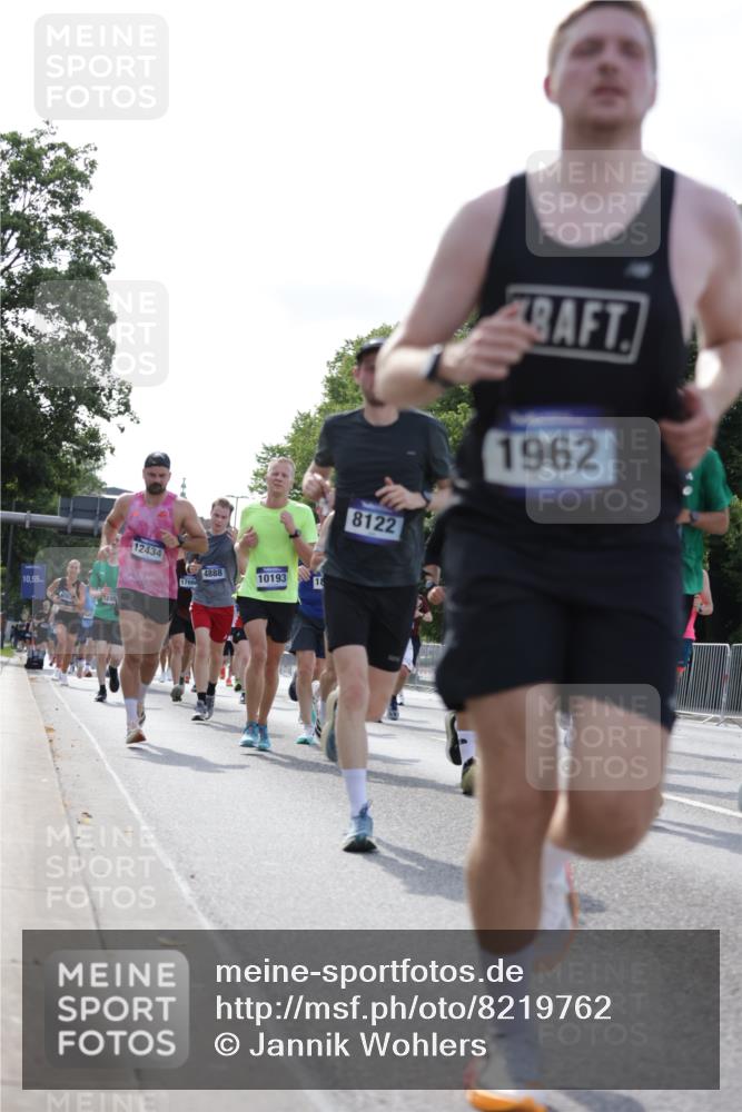 29.06.2025 - hella hamburg halbmarathon Jannik Wohlers http://msf.ph/oto/8219762 29.06.2025 09:50:38 Lombardsbrücke 1256, 1441, 1677, 1962, 2546, 2579, 3056, 3947, 4888, 4889, 5026, 5087, 5275, 5387, 5506, 6429, 6593, 6639, 7110, 7116, 7284, 7635, 8091, 8122, 8319, 8574, 8966, 9371, 9380, 9755, 9833, 10193, 10415, 10469, 11922, 12153, 12434, 12808, 12915, 13268, 13525, 13897, 14274, 14484, 14811, 14924, 15372, 15556, 15866, 15873, 16224, 16295, 16689, 17245, 17668, 18045, 18055, 18192, 18274, 18442, 18559, 18650 meine-sportfotos.de