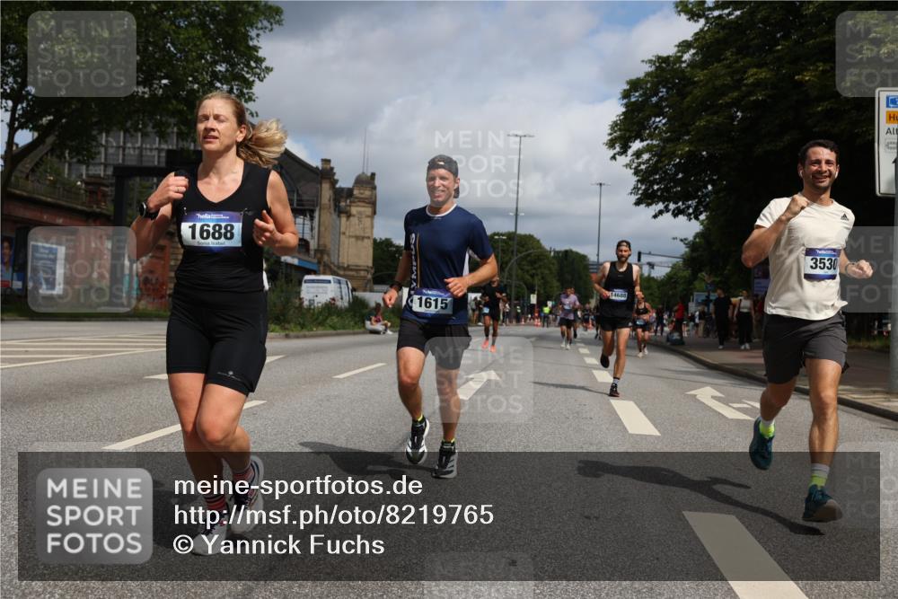 29.06.2025 - hella hamburg halbmarathon Yannick Fuchs http://msf.ph/oto/8219765 29.06.2025 10:33:01 20KM 1042, 1615, 1688, 1710, 2262, 2296, 2745, 2849, 3014, 3431, 3530, 4148, 5091, 5248, 6095, 6684, 7110, 7229, 8002, 8091, 11049, 11379, 12915, 13755, 14688, 14992, 16075, 17154, 17623, 17722, 18529, 18584, 18761 meine-sportfotos.de