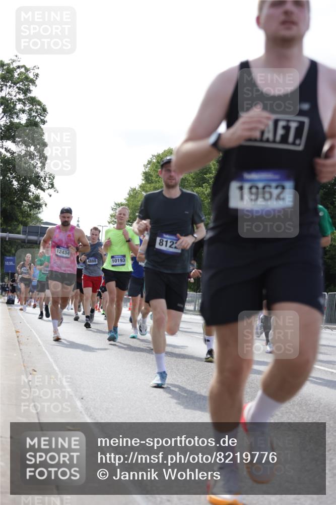 29.06.2025 - hella hamburg halbmarathon Jannik Wohlers http://msf.ph/oto/8219776 29.06.2025 09:50:38 Lombardsbrücke 1256, 1441, 1677, 1962, 2546, 2579, 3056, 3947, 4888, 4889, 5026, 5087, 5275, 5387, 5506, 6429, 6593, 6639, 7110, 7116, 7284, 7635, 8091, 8122, 8319, 8574, 8966, 9371, 9380, 9755, 9833, 10193, 10415, 10469, 11922, 12153, 12434, 12808, 12915, 13268, 13525, 13897, 14274, 14484, 14811, 14924, 15372, 15556, 15866, 15873, 16224, 16295, 16689, 17245, 17668, 18045, 18055, 18192, 18274, 18442, 18559, 18650 meine-sportfotos.de