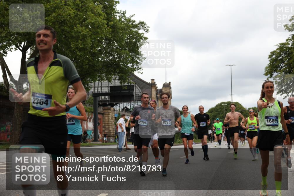 29.06.2025 - hella hamburg halbmarathon Yannick Fuchs http://msf.ph/oto/8219783 29.06.2025 10:45:59 20KM 2287, 2364, 2396, 2397, 2595, 2670, 2818, 4140, 4814, 5008, 5102, 5482, 6286, 6390, 6657, 6776, 7409, 7724, 7732, 7786, 8371, 8413, 8661, 8710, 9074, 9082, 10115, 11551, 11791, 12224, 12367, 12580, 13015, 13047, 13051, 13792, 14122, 14561, 14865, 15356, 15643, 15727, 15829, 15831, 16003, 16179, 16357, 16591, 17033, 17682, 17815, 17962, 17978, 17997, 18019, 18475, 18869, 18982 meine-sportfotos.de