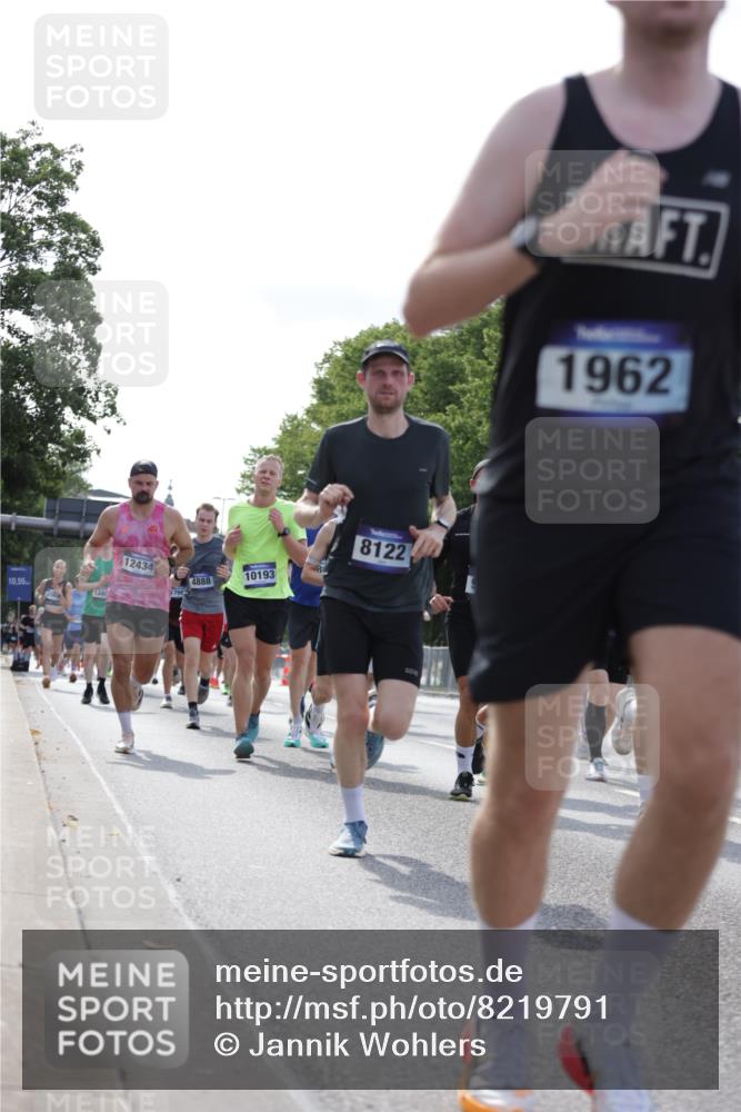 29.06.2025 - hella hamburg halbmarathon Jannik Wohlers http://msf.ph/oto/8219791 29.06.2025 09:50:38 Lombardsbrücke 1256, 1441, 1677, 1962, 2546, 2579, 3056, 3947, 4888, 4889, 5026, 5087, 5275, 5387, 5506, 6429, 6593, 6639, 7110, 7116, 7284, 7635, 8091, 8122, 8319, 8574, 8966, 9371, 9380, 9755, 9833, 10193, 10415, 10469, 11922, 12153, 12434, 12808, 12915, 13268, 13525, 13897, 14274, 14484, 14811, 14924, 15372, 15556, 15866, 15873, 16224, 16295, 16689, 17245, 17668, 18045, 18055, 18192, 18274, 18442, 18559, 18650 meine-sportfotos.de