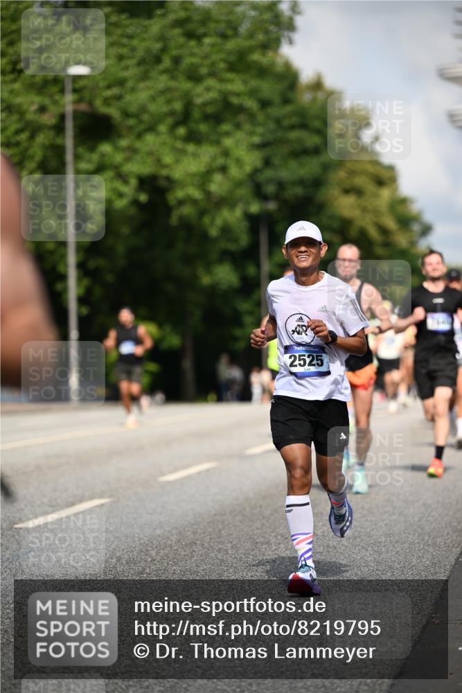 29.06.2025 - hella hamburg halbmarathon Dr. Thomas Lammeyer http://msf.ph/oto/8219795 29.06.2025 09:49:32 Kennedybrücke 2525, 3809, 3843, 3955, 4812, 5042, 6169, 6495, 7055, 7845, 8784, 8956, 9345, 10298, 10453, 10929, 11199 meine-sportfotos.de