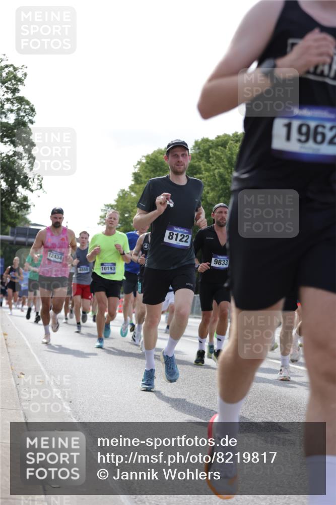 29.06.2025 - hella hamburg halbmarathon Jannik Wohlers http://msf.ph/oto/8219817 29.06.2025 09:50:38 Lombardsbrücke 1256, 1441, 1677, 1962, 2546, 2579, 3056, 3947, 4888, 4889, 5026, 5087, 5275, 5387, 5506, 6429, 6593, 6639, 7110, 7116, 7284, 7635, 8091, 8122, 8319, 8574, 8966, 9371, 9380, 9755, 9833, 10193, 10415, 10469, 11922, 12153, 12434, 12808, 12915, 13268, 13525, 13897, 14274, 14484, 14811, 14924, 15372, 15556, 15866, 15873, 16224, 16295, 16689, 17245, 17668, 18045, 18055, 18192, 18274, 18442, 18559, 18650 meine-sportfotos.de