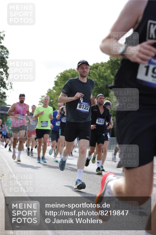 29.06.2025 - hella hamburg halbmarathon Jannik Wohlers http://msf.ph/oto/8219847 29.06.2025 09:50:38 Lombardsbrücke 1256, 1441, 1677, 1962, 2546, 2579, 3056, 3947, 4888, 4889, 5026, 5087, 5275, 5387, 5506, 6429, 6593, 6639, 7110, 7116, 7284, 7635, 8091, 8122, 8319, 8574, 8966, 9371, 9380, 9755, 9833, 10193, 10415, 10469, 11922, 12153, 12434, 12808, 12915, 13268, 13525, 13897, 14274, 14484, 14811, 14924, 15372, 15556, 15866, 15873, 16224, 16295, 16689, 17245, 17668, 18045, 18055, 18192, 18274, 18442, 18559, 18650 meine-sportfotos.de