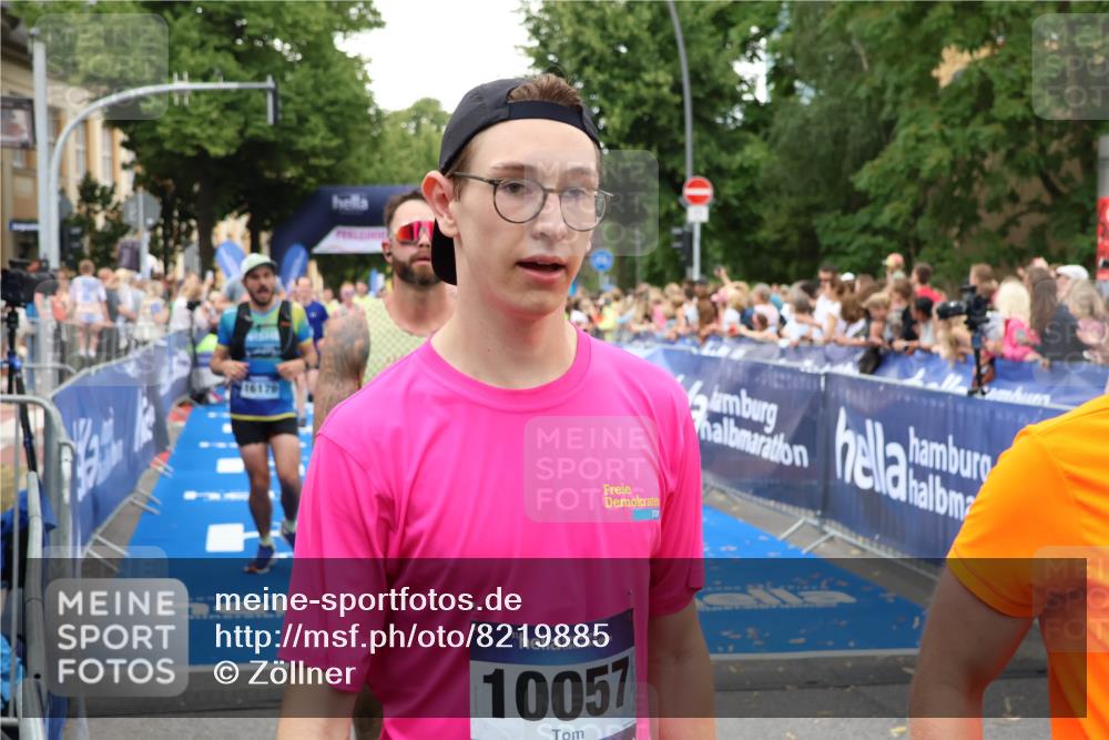 29.06.2025 - hella hamburg halbmarathon Zöllner http://msf.ph/oto/8219885 29.06.2025 10:52:10 Ziel 1482, 2397, 2595, 5093, 5378, 6897, 7732, 9082, 12580, 13726, 14248, 15506, 15829, 16179, 16320, 16666, 17033, 18801 meine-sportfotos.de