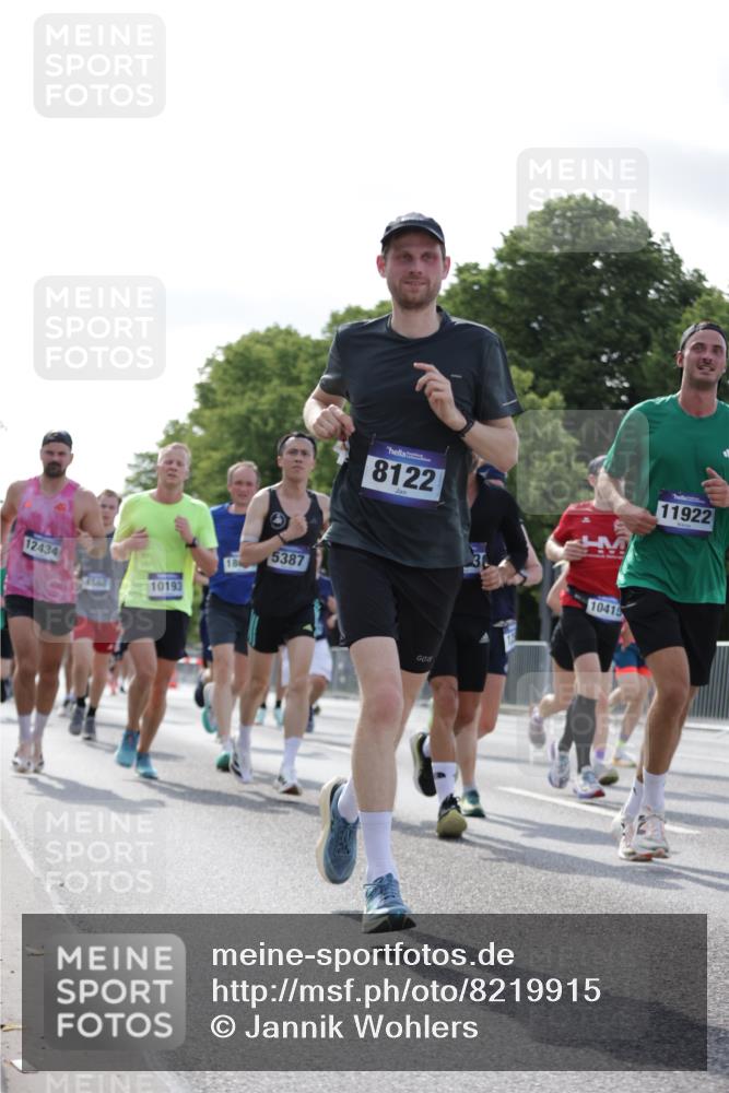 29.06.2025 - hella hamburg halbmarathon Jannik Wohlers http://msf.ph/oto/8219915 29.06.2025 09:50:39 Lombardsbrücke 1256, 1441, 1677, 1962, 2546, 2579, 3056, 3947, 4888, 4889, 5026, 5087, 5275, 5387, 5506, 6429, 6593, 6639, 7110, 7116, 7284, 7635, 8091, 8122, 8319, 8574, 8966, 9371, 9380, 9755, 9833, 10193, 10415, 10469, 11922, 12153, 12434, 12808, 12915, 13268, 13525, 13897, 14274, 14484, 14811, 14924, 15372, 15556, 15706, 15866, 15873, 16224, 16295, 16689, 17245, 17668, 18045, 18055, 18192, 18274, 18442, 18559, 18650 meine-sportfotos.de