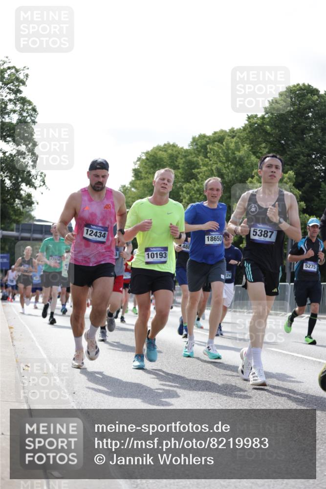 29.06.2025 - hella hamburg halbmarathon Jannik Wohlers http://msf.ph/oto/8219983 29.06.2025 09:50:40 Lombardsbrücke 1256, 1441, 1677, 1962, 2579, 3056, 3947, 4854, 4888, 4889, 5026, 5087, 5275, 5387, 6429, 6593, 6639, 7110, 7116, 7284, 7635, 8091, 8122, 8319, 8574, 8966, 9371, 9380, 9755, 9833, 10193, 10415, 10469, 11922, 12153, 12434, 12808, 12915, 13268, 13525, 14274, 14484, 14811, 14924, 15556, 15654, 15706, 15866, 15873, 16224, 16295, 16689, 17245, 17668, 18045, 18055, 18192, 18274, 18442, 18559, 18650, 18963 meine-sportfotos.de