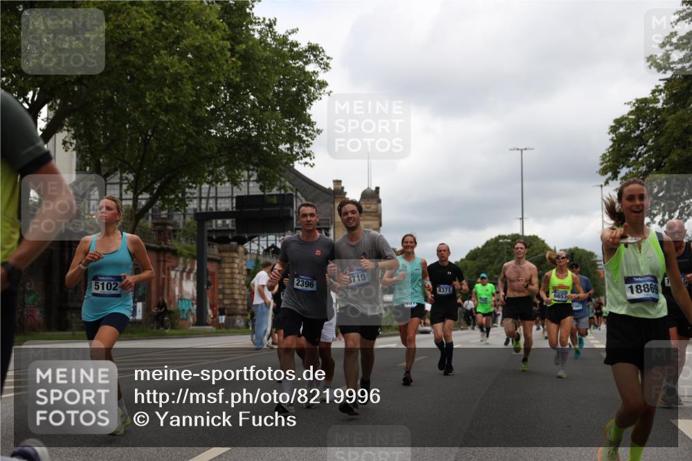 29.06.2025 - hella hamburg halbmarathon Yannick Fuchs http://msf.ph/oto/8219996 29.06.2025 10:46:00 20KM 2287, 2364, 2396, 2397, 2595, 2670, 2818, 4140, 4814, 5008, 5032, 5093, 5102, 5482, 6286, 6390, 6657, 6776, 7409, 7724, 7732, 7786, 8371, 8413, 8661, 8710, 9082, 10115, 11551, 11791, 12224, 12367, 12580, 13015, 13047, 13051, 13792, 14122, 14300, 14561, 14865, 15356, 15643, 15727, 15829, 15831, 16003, 16179, 16357, 16591, 17033, 17682, 17815, 17978, 17997, 18019, 18475, 18869, 18982 meine-sportfotos.de