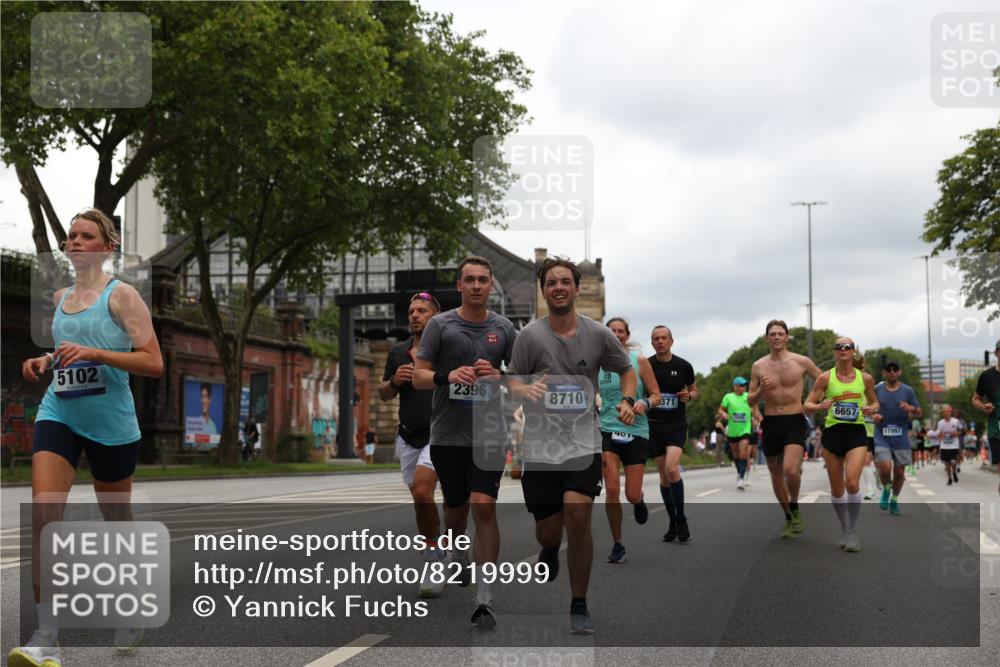 29.06.2025 - hella hamburg halbmarathon Yannick Fuchs http://msf.ph/oto/8219999 29.06.2025 10:46:00 20KM 2287, 2364, 2396, 2397, 2595, 2670, 2818, 4140, 4814, 5008, 5032, 5093, 5102, 5482, 6286, 6390, 6657, 6776, 7409, 7724, 7732, 7786, 8371, 8413, 8661, 8710, 9082, 10115, 11551, 11791, 12224, 12367, 12580, 13015, 13047, 13051, 13792, 14122, 14300, 14561, 14865, 15356, 15643, 15727, 15829, 15831, 16003, 16179, 16357, 16591, 17033, 17682, 17815, 17978, 17997, 18019, 18475, 18869, 18982 meine-sportfotos.de