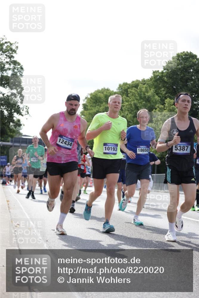 29.06.2025 - hella hamburg halbmarathon Jannik Wohlers http://msf.ph/oto/8220020 29.06.2025 09:50:40 Lombardsbrücke 1256, 1441, 1677, 1962, 2579, 3056, 3947, 4854, 4888, 4889, 5026, 5087, 5275, 5387, 6429, 6593, 6639, 7110, 7116, 7284, 7635, 8091, 8122, 8319, 8574, 8966, 9371, 9380, 9755, 9833, 10193, 10415, 10469, 11922, 12153, 12434, 12808, 12915, 13268, 13525, 14274, 14484, 14811, 14924, 15556, 15654, 15706, 15866, 15873, 16224, 16295, 16689, 17245, 17668, 18045, 18055, 18192, 18274, 18442, 18559, 18650, 18963 meine-sportfotos.de