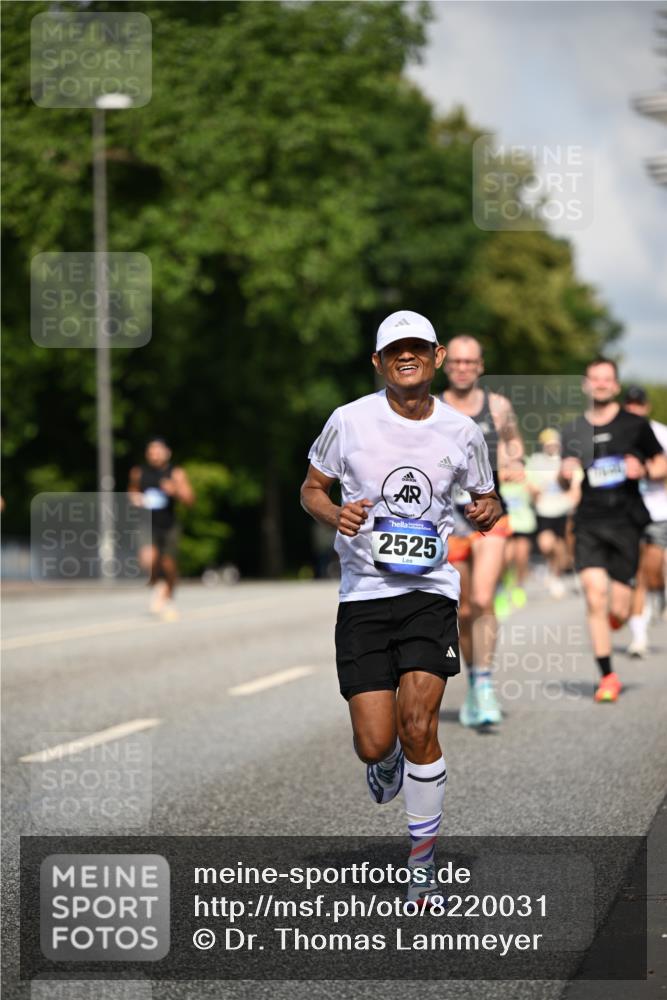 29.06.2025 - hella hamburg halbmarathon Dr. Thomas Lammeyer http://msf.ph/oto/8220031 29.06.2025 09:49:32 Kennedybrücke 2525, 3809, 3843, 3955, 4812, 5042, 6169, 6495, 7055, 7845, 8784, 8956, 9345, 10298, 10453, 10929, 11199 meine-sportfotos.de