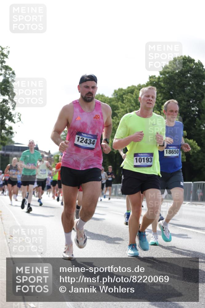 29.06.2025 - hella hamburg halbmarathon Jannik Wohlers http://msf.ph/oto/8220069 29.06.2025 09:50:40 Lombardsbrücke 1256, 1441, 1677, 1962, 2579, 3056, 3947, 4854, 4888, 4889, 5026, 5087, 5275, 5387, 6429, 6593, 6639, 7110, 7116, 7284, 7635, 8091, 8122, 8319, 8574, 8966, 9371, 9380, 9755, 9833, 10193, 10415, 10469, 11922, 12153, 12434, 12808, 12915, 13268, 13525, 14274, 14484, 14811, 14924, 15556, 15654, 15706, 15866, 15873, 16224, 16295, 16689, 17245, 17668, 18045, 18055, 18192, 18274, 18442, 18559, 18650, 18963 meine-sportfotos.de