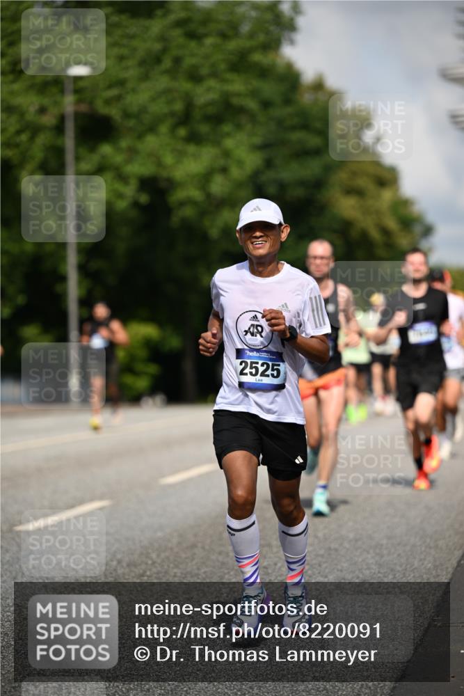29.06.2025 - hella hamburg halbmarathon Dr. Thomas Lammeyer http://msf.ph/oto/8220091 29.06.2025 09:49:32 Kennedybrücke 2525, 3809, 3843, 3955, 4812, 5042, 6169, 6495, 7055, 7845, 8784, 8956, 9345, 10298, 10453, 10929, 11199 meine-sportfotos.de