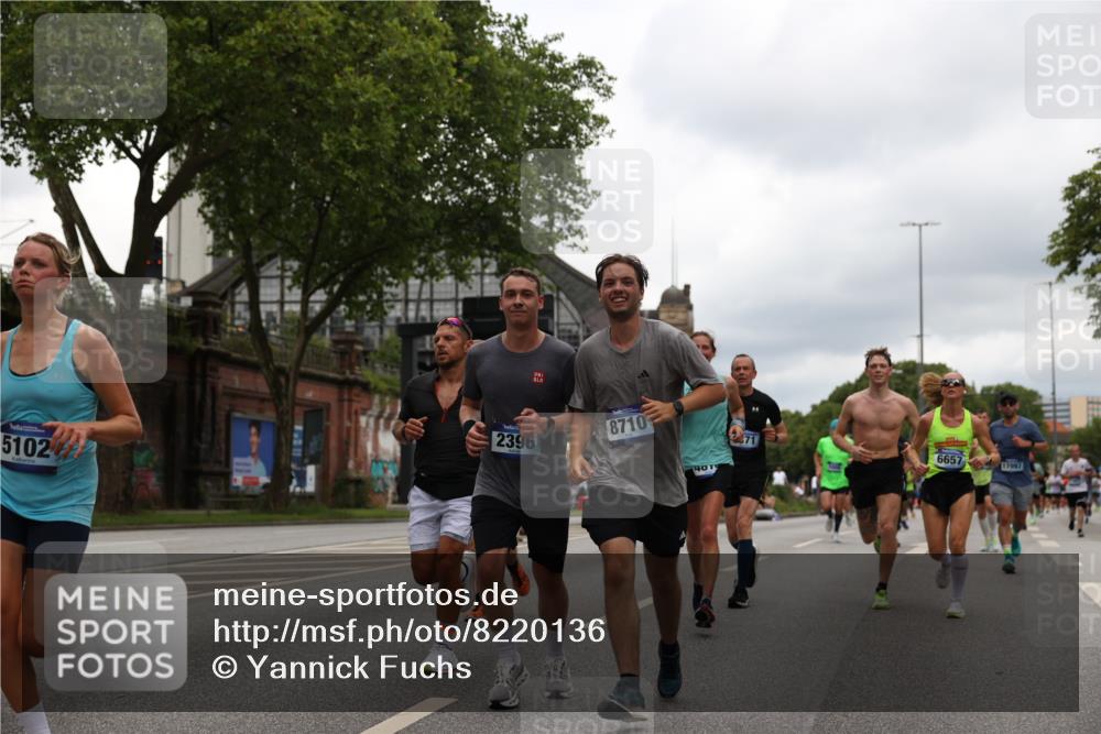 29.06.2025 - hella hamburg halbmarathon Yannick Fuchs http://msf.ph/oto/8220136 29.06.2025 10:46:00 20KM 2287, 2364, 2396, 2397, 2595, 2670, 2818, 4140, 4814, 5008, 5032, 5093, 5102, 5482, 6286, 6390, 6657, 6776, 7409, 7724, 7732, 7786, 8371, 8413, 8661, 8710, 9082, 10115, 11551, 11791, 12224, 12367, 12580, 13015, 13047, 13051, 13792, 14122, 14300, 14561, 14865, 15356, 15643, 15727, 15829, 15831, 16003, 16179, 16357, 16591, 17033, 17682, 17815, 17978, 17997, 18019, 18475, 18869, 18982 meine-sportfotos.de