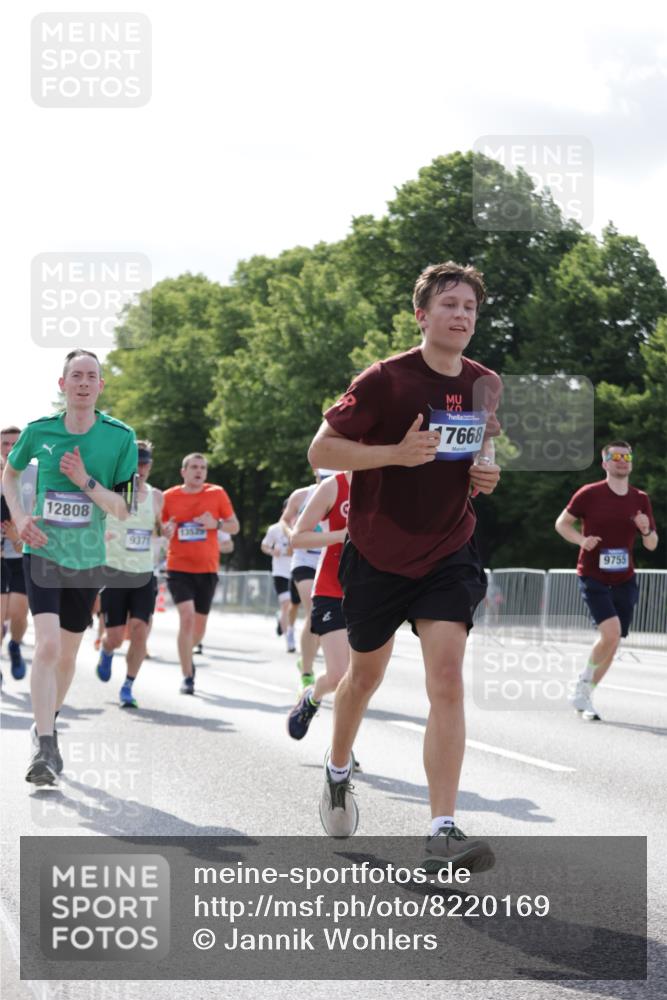 29.06.2025 - hella hamburg halbmarathon Jannik Wohlers http://msf.ph/oto/8220169 29.06.2025 09:50:43 Lombardsbrücke 1256, 1441, 1677, 1962, 2579, 3947, 4854, 4888, 4889, 5087, 5275, 5387, 6429, 6593, 6639, 6721, 6901, 7116, 7284, 7635, 7693, 8091, 8122, 8319, 8966, 9262, 9313, 9371, 9380, 9755, 9833, 10193, 10415, 10469, 11907, 11922, 12153, 12385, 12434, 12808, 12915, 13268, 13525, 14093, 14274, 14447, 14484, 14811, 14924, 15654, 15706, 15866, 15873, 16224, 16295, 16761, 17245, 17668, 18045, 18055, 18192, 18274, 18650, 18963 meine-sportfotos.de