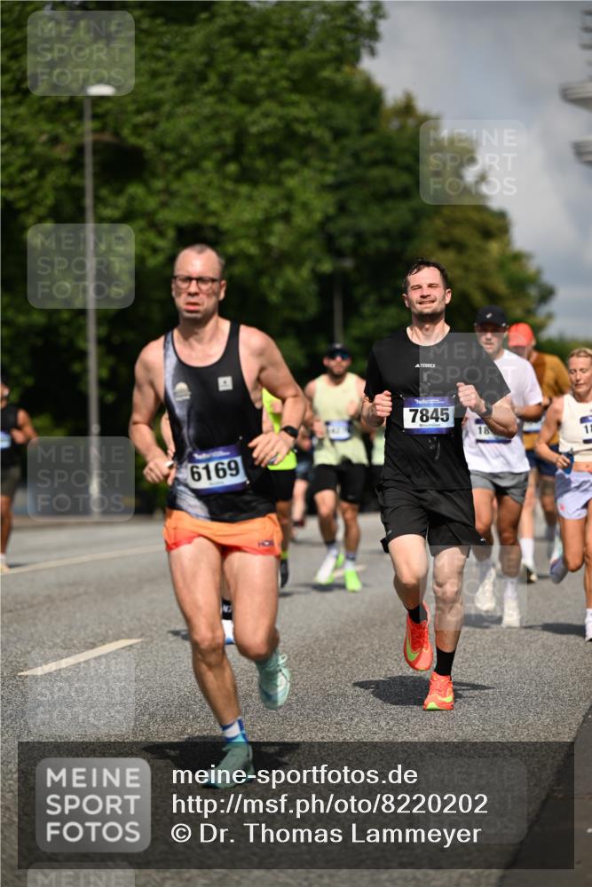 29.06.2025 - hella hamburg halbmarathon Dr. Thomas Lammeyer http://msf.ph/oto/8220202 29.06.2025 09:49:34 Kennedybrücke 2525, 3809, 3843, 3955, 4812, 5042, 6169, 6495, 7055, 7845, 7901, 8784, 8956, 9345, 10298, 10453, 10929, 11199 meine-sportfotos.de