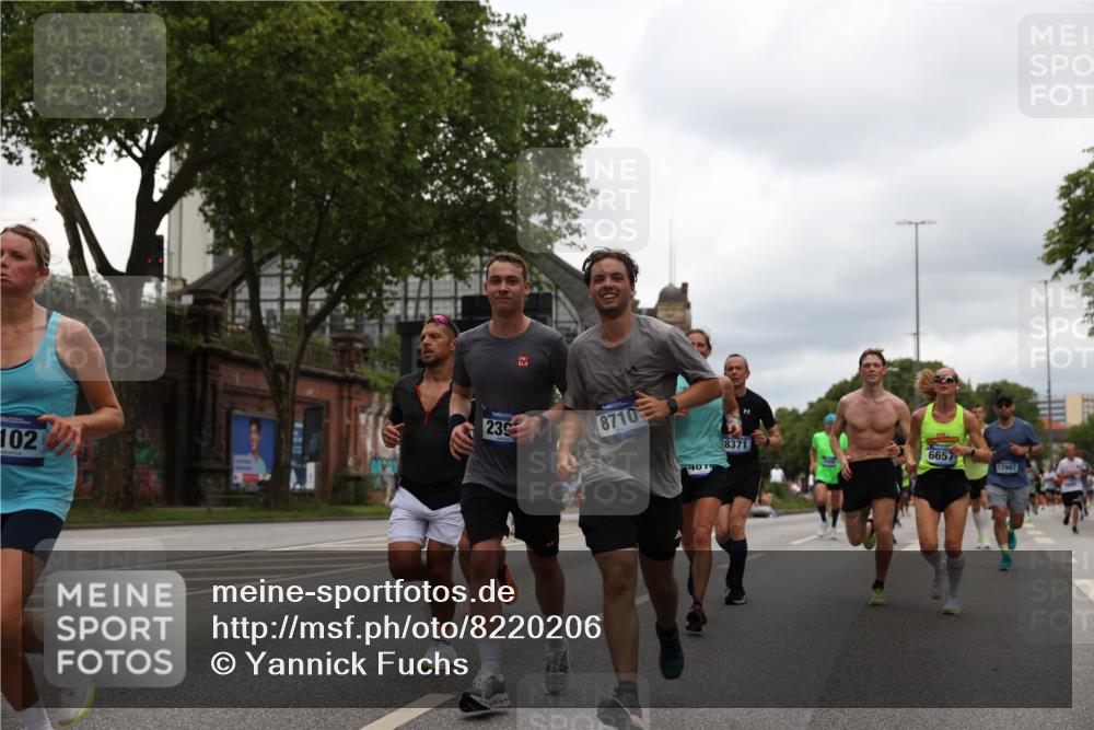 29.06.2025 - hella hamburg halbmarathon Yannick Fuchs http://msf.ph/oto/8220206 29.06.2025 10:46:00 20KM 2287, 2364, 2396, 2397, 2595, 2670, 2818, 4140, 4814, 5008, 5032, 5093, 5102, 5482, 6286, 6390, 6657, 6776, 7409, 7724, 7732, 7786, 8371, 8413, 8661, 8710, 9082, 10115, 11551, 11791, 12224, 12367, 12580, 13015, 13047, 13051, 13792, 14122, 14300, 14561, 14865, 15356, 15643, 15727, 15829, 15831, 16003, 16179, 16357, 16591, 17033, 17682, 17815, 17978, 17997, 18019, 18475, 18869, 18982 meine-sportfotos.de