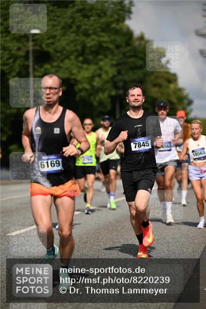 29.06.2025 - hella hamburg halbmarathon Dr. Thomas Lammeyer http://msf.ph/oto/8220239 29.06.2025 09:49:35 Kennedybrücke 2525, 3809, 3843, 3955, 4812, 5042, 6169, 6495, 7055, 7534, 7845, 7901, 8784, 8956, 9345, 10298, 10453, 10929, 11199 meine-sportfotos.de