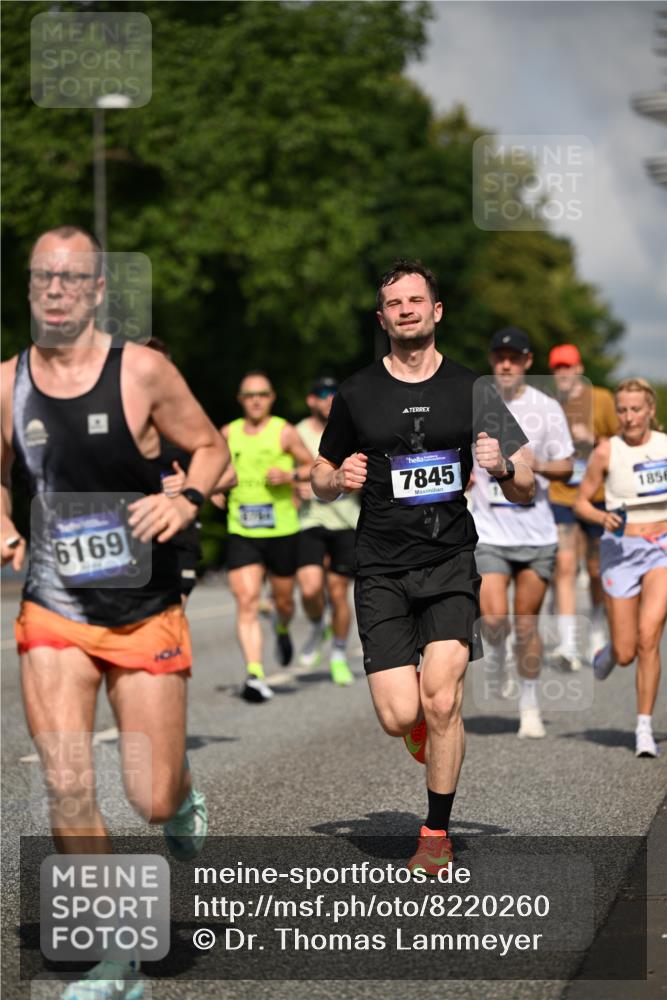 29.06.2025 - hella hamburg halbmarathon Dr. Thomas Lammeyer http://msf.ph/oto/8220260 29.06.2025 09:49:35 Kennedybrücke 2525, 3809, 3843, 3955, 4812, 5042, 6169, 6495, 7055, 7534, 7845, 7901, 8784, 8956, 9345, 10298, 10453, 10929, 11199 meine-sportfotos.de