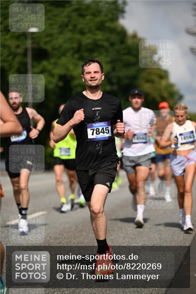 29.06.2025 - hella hamburg halbmarathon Dr. Thomas Lammeyer http://msf.ph/oto/8220269 29.06.2025 09:49:35 Kennedybrücke 2525, 3809, 3843, 3955, 4812, 5042, 6169, 6495, 7055, 7534, 7845, 7901, 8784, 8956, 9345, 10298, 10453, 10929, 11199 meine-sportfotos.de