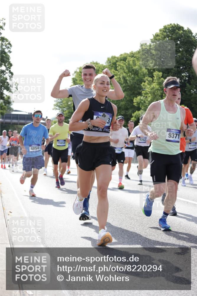 29.06.2025 - hella hamburg halbmarathon Jannik Wohlers http://msf.ph/oto/8220294 29.06.2025 09:50:45 Lombardsbrücke 1256, 1677, 1941, 1962, 2579, 3700, 3947, 4854, 4888, 4889, 5087, 5275, 5387, 6429, 6593, 6639, 6721, 6901, 7116, 7284, 7635, 7693, 8091, 8122, 8319, 8966, 9262, 9313, 9371, 9380, 9755, 9833, 9885, 10193, 10415, 10469, 11907, 11922, 12153, 12385, 12434, 12808, 12915, 13268, 13525, 14093, 14274, 14447, 14484, 14811, 14816, 15654, 15706, 15866, 15873, 16224, 16295, 16761, 17245, 17492, 17668, 17834, 18055, 18192, 18274, 18650, 18963 meine-sportfotos.de