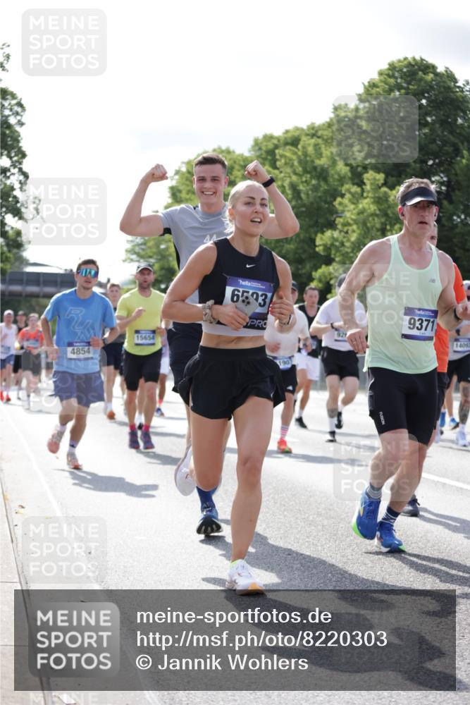 29.06.2025 - hella hamburg halbmarathon Jannik Wohlers http://msf.ph/oto/8220303 29.06.2025 09:50:45 Lombardsbrücke 1256, 1677, 1941, 1962, 2579, 3700, 3947, 4854, 4888, 4889, 5087, 5275, 5387, 6429, 6593, 6639, 6721, 6901, 7116, 7284, 7635, 7693, 8091, 8122, 8319, 8966, 9262, 9313, 9371, 9380, 9755, 9833, 9885, 10193, 10415, 10469, 11907, 11922, 12153, 12385, 12434, 12808, 12915, 13268, 13525, 14093, 14274, 14447, 14484, 14811, 14816, 15654, 15706, 15866, 15873, 16224, 16295, 16761, 17245, 17492, 17668, 17834, 18055, 18192, 18274, 18650, 18963 meine-sportfotos.de