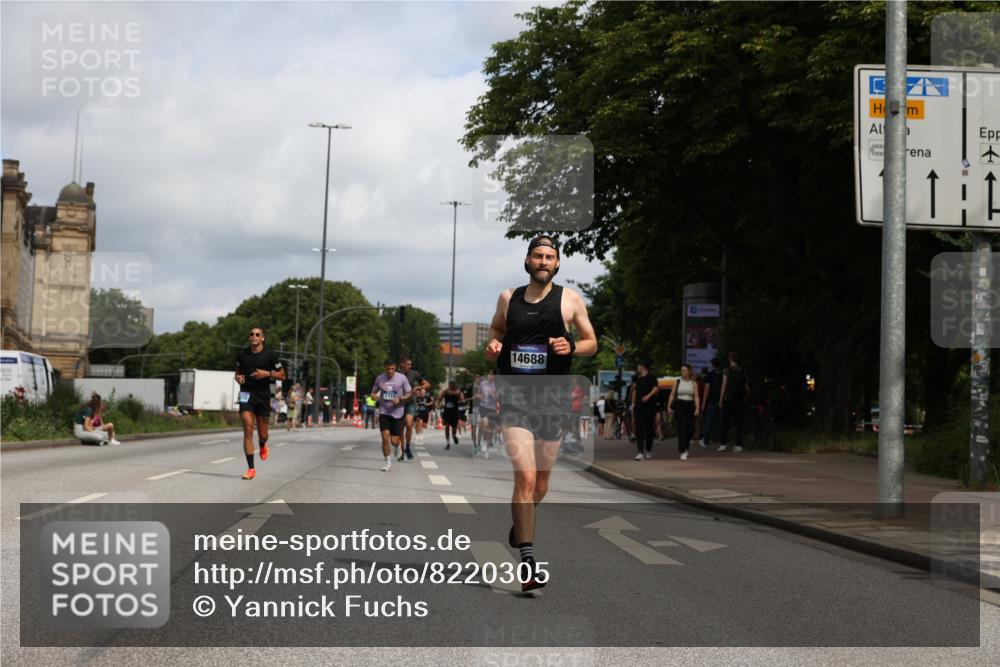 29.06.2025 - hella hamburg halbmarathon Yannick Fuchs http://msf.ph/oto/8220305 29.06.2025 10:33:02 20KM 1042, 1615, 1688, 1710, 2262, 2296, 2745, 2849, 3014, 3431, 3530, 4148, 5091, 5248, 6095, 6684, 7110, 7229, 8002, 8091, 11049, 11379, 12915, 13755, 14688, 14992, 15372, 16075, 17154, 17623, 17722, 18529, 18584, 18761 meine-sportfotos.de