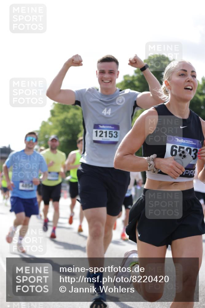 29.06.2025 - hella hamburg halbmarathon Jannik Wohlers http://msf.ph/oto/8220420 29.06.2025 09:50:46 Lombardsbrücke 1256, 1677, 1941, 1962, 2579, 3700, 3947, 4854, 4888, 4889, 5087, 5275, 5387, 6429, 6593, 6639, 6721, 6901, 7116, 7284, 7378, 7635, 7693, 7962, 8122, 8319, 8966, 9262, 9313, 9371, 9380, 9755, 9833, 9885, 10193, 10415, 10469, 11907, 11922, 12153, 12385, 12434, 12808, 12915, 13268, 13525, 14093, 14274, 14447, 14811, 14816, 15654, 15706, 15866, 15873, 16224, 16295, 16761, 17245, 17492, 17668, 17834, 18055, 18192, 18274, 18650, 18963 meine-sportfotos.de