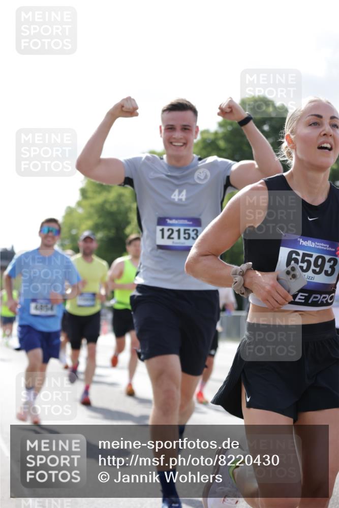 29.06.2025 - hella hamburg halbmarathon Jannik Wohlers http://msf.ph/oto/8220430 29.06.2025 09:50:46 Lombardsbrücke 1256, 1677, 1941, 1962, 2579, 3700, 3947, 4854, 4888, 4889, 5087, 5275, 5387, 6429, 6593, 6639, 6721, 6901, 7116, 7284, 7378, 7635, 7693, 7962, 8122, 8319, 8966, 9262, 9313, 9371, 9380, 9755, 9833, 9885, 10193, 10415, 10469, 11907, 11922, 12153, 12385, 12434, 12808, 12915, 13268, 13525, 14093, 14274, 14447, 14811, 14816, 15654, 15706, 15866, 15873, 16224, 16295, 16761, 17245, 17492, 17668, 17834, 18055, 18192, 18274, 18650, 18963 meine-sportfotos.de
