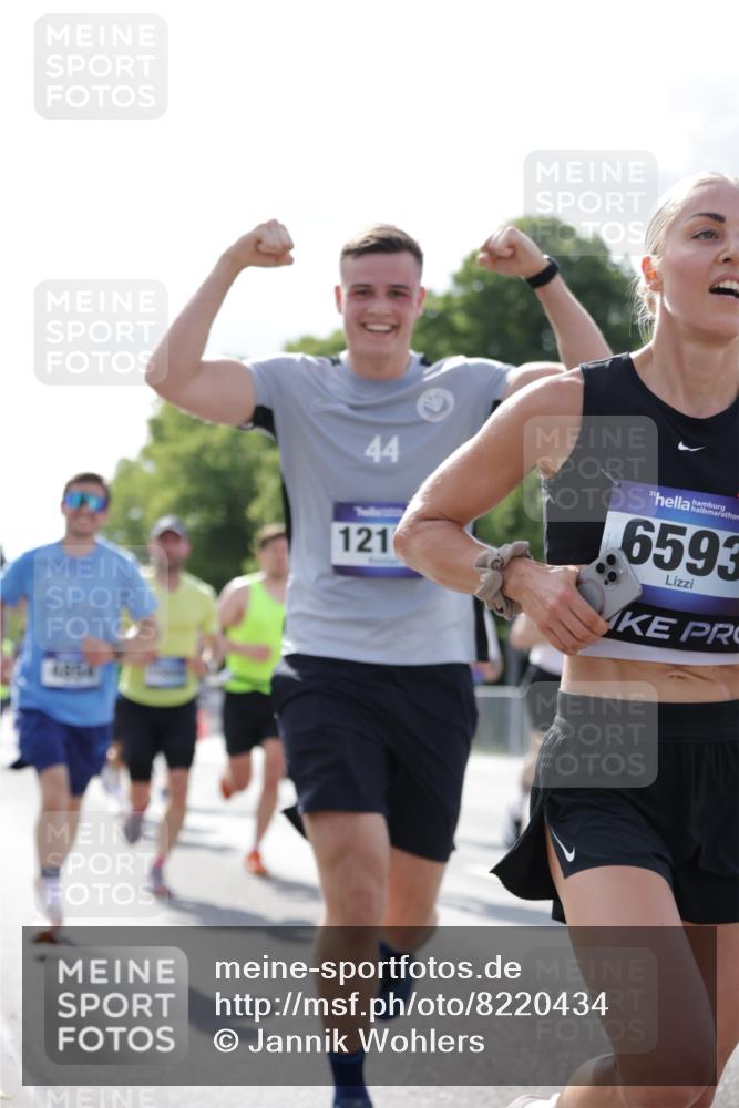 29.06.2025 - hella hamburg halbmarathon Jannik Wohlers http://msf.ph/oto/8220434 29.06.2025 09:50:46 Lombardsbrücke 1256, 1677, 1941, 1962, 2579, 3700, 3947, 4854, 4888, 4889, 5087, 5275, 5387, 6429, 6593, 6639, 6721, 6901, 7116, 7284, 7378, 7635, 7693, 7962, 8122, 8319, 8966, 9262, 9313, 9371, 9380, 9755, 9833, 9885, 10193, 10415, 10469, 11907, 11922, 12153, 12385, 12434, 12808, 12915, 13268, 13525, 14093, 14274, 14447, 14811, 14816, 15654, 15706, 15866, 15873, 16224, 16295, 16761, 17245, 17492, 17668, 17834, 18055, 18192, 18274, 18650, 18963 meine-sportfotos.de
