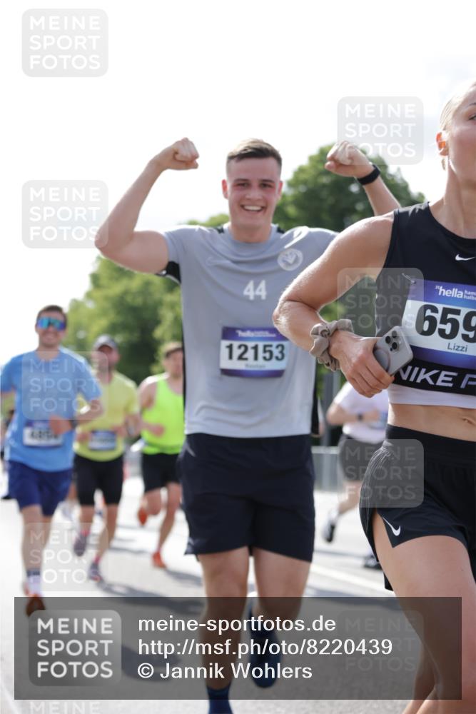 29.06.2025 - hella hamburg halbmarathon Jannik Wohlers http://msf.ph/oto/8220439 29.06.2025 09:50:46 Lombardsbrücke 1256, 1677, 1941, 1962, 2579, 3700, 3947, 4854, 4888, 4889, 5087, 5275, 5387, 6429, 6593, 6639, 6721, 6901, 7116, 7284, 7378, 7635, 7693, 7962, 8122, 8319, 8966, 9262, 9313, 9371, 9380, 9755, 9833, 9885, 10193, 10415, 10469, 11907, 11922, 12153, 12385, 12434, 12808, 12915, 13268, 13525, 14093, 14274, 14447, 14811, 14816, 15654, 15706, 15866, 15873, 16224, 16295, 16761, 17245, 17492, 17668, 17834, 18055, 18192, 18274, 18650, 18963 meine-sportfotos.de