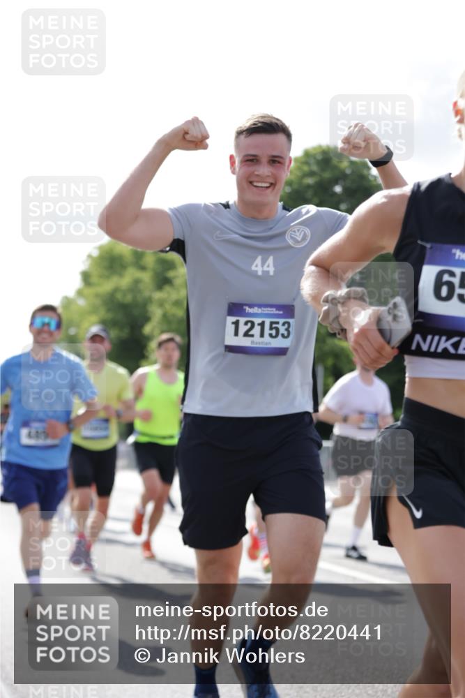 29.06.2025 - hella hamburg halbmarathon Jannik Wohlers http://msf.ph/oto/8220441 29.06.2025 09:50:46 Lombardsbrücke 1256, 1677, 1941, 1962, 2579, 3700, 3947, 4854, 4888, 4889, 5087, 5275, 5387, 6429, 6593, 6639, 6721, 6901, 7116, 7284, 7378, 7635, 7693, 7962, 8122, 8319, 8966, 9262, 9313, 9371, 9380, 9755, 9833, 9885, 10193, 10415, 10469, 11907, 11922, 12153, 12385, 12434, 12808, 12915, 13268, 13525, 14093, 14274, 14447, 14811, 14816, 15654, 15706, 15866, 15873, 16224, 16295, 16761, 17245, 17492, 17668, 17834, 18055, 18192, 18274, 18650, 18963 meine-sportfotos.de