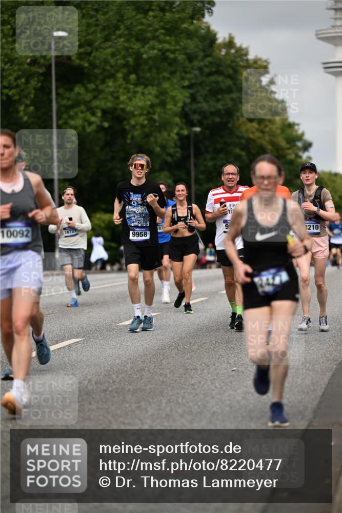 29.06.2025 - hella hamburg halbmarathon Dr. Thomas Lammeyer http://msf.ph/oto/8220477 29.06.2025 10:12:59 Kennedybrücke 1147, 1188, 1823, 2427, 2978, 3762, 4592, 4859, 5885, 6674, 7198, 7348, 9718, 9823, 9951, 9958, 10035, 10092, 10194, 10609, 10857 meine-sportfotos.de