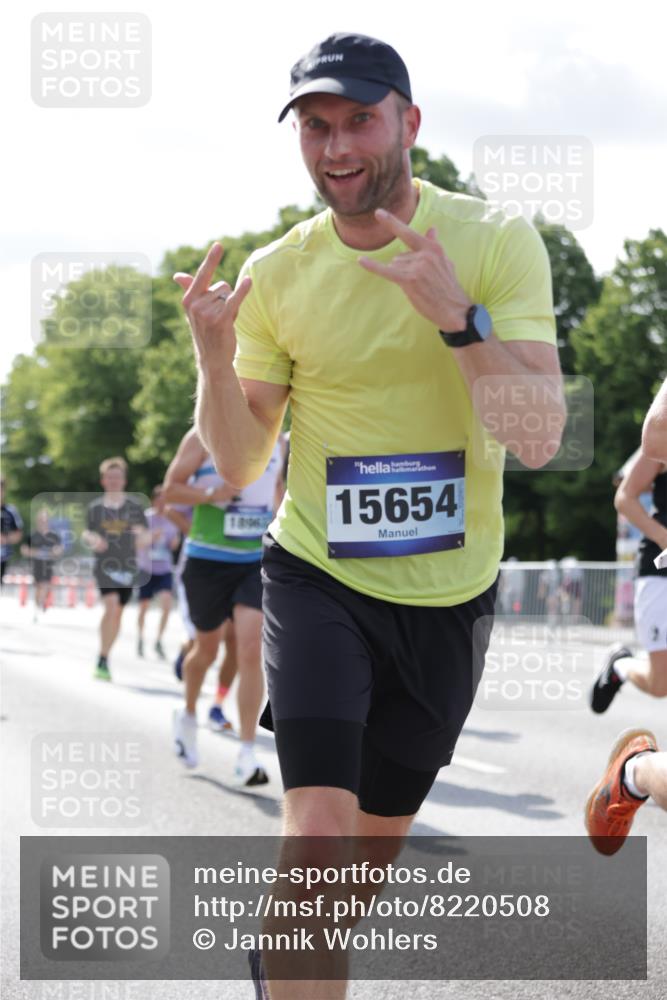 29.06.2025 - hella hamburg halbmarathon Jannik Wohlers http://msf.ph/oto/8220508 29.06.2025 09:50:48 Lombardsbrücke 1136, 1256, 1677, 1941, 1962, 2579, 3700, 4854, 4888, 4889, 5087, 5275, 5387, 6593, 6721, 6901, 7116, 7284, 7378, 7635, 7693, 7962, 8122, 8319, 8966, 9262, 9313, 9371, 9380, 9755, 9833, 9885, 10193, 10415, 10469, 11907, 11922, 12153, 12385, 12434, 12808, 12915, 13268, 13525, 14093, 14201, 14210, 14447, 14811, 14816, 15654, 15706, 15862, 15866, 15873, 16224, 16295, 16761, 17245, 17492, 17668, 17834, 18274, 18650, 18963 meine-sportfotos.de