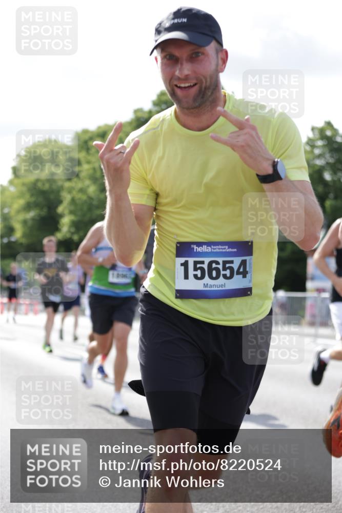29.06.2025 - hella hamburg halbmarathon Jannik Wohlers http://msf.ph/oto/8220524 29.06.2025 09:50:48 Lombardsbrücke 1136, 1256, 1677, 1941, 1962, 2579, 3700, 4854, 4888, 4889, 5087, 5275, 5387, 6593, 6721, 6901, 7116, 7284, 7378, 7635, 7693, 7962, 8122, 8319, 8966, 9262, 9313, 9371, 9380, 9755, 9833, 9885, 10193, 10415, 10469, 11907, 11922, 12153, 12385, 12434, 12808, 12915, 13268, 13525, 14093, 14201, 14210, 14447, 14811, 14816, 15654, 15706, 15862, 15866, 15873, 16224, 16295, 16761, 17245, 17492, 17668, 17834, 18274, 18650, 18963 meine-sportfotos.de