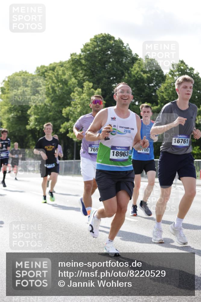 29.06.2025 - hella hamburg halbmarathon Jannik Wohlers http://msf.ph/oto/8220529 29.06.2025 09:50:49 Lombardsbrücke 1136, 1256, 1912, 1941, 1962, 2579, 3700, 4854, 4888, 4889, 5087, 5275, 5387, 6593, 6721, 6901, 7116, 7284, 7378, 7693, 7962, 8122, 8319, 8966, 9262, 9313, 9371, 9755, 9833, 9885, 10193, 10415, 10469, 11907, 11922, 12153, 12385, 12434, 12808, 12915, 13268, 13525, 14093, 14201, 14210, 14447, 14811, 14816, 15424, 15654, 15706, 15862, 16224, 16295, 16761, 17492, 17668, 17834, 18274, 18650, 18963 meine-sportfotos.de