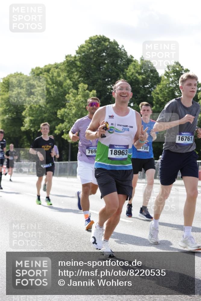 29.06.2025 - hella hamburg halbmarathon Jannik Wohlers http://msf.ph/oto/8220535 29.06.2025 09:50:49 Lombardsbrücke 1136, 1256, 1912, 1941, 1962, 2579, 3700, 4854, 4888, 4889, 5087, 5275, 5387, 6593, 6721, 6901, 7116, 7284, 7378, 7693, 7962, 8122, 8319, 8966, 9262, 9313, 9371, 9755, 9833, 9885, 10193, 10415, 10469, 11907, 11922, 12153, 12385, 12434, 12808, 12915, 13268, 13525, 14093, 14201, 14210, 14447, 14811, 14816, 15424, 15654, 15706, 15862, 16224, 16295, 16761, 17492, 17668, 17834, 18274, 18650, 18963 meine-sportfotos.de